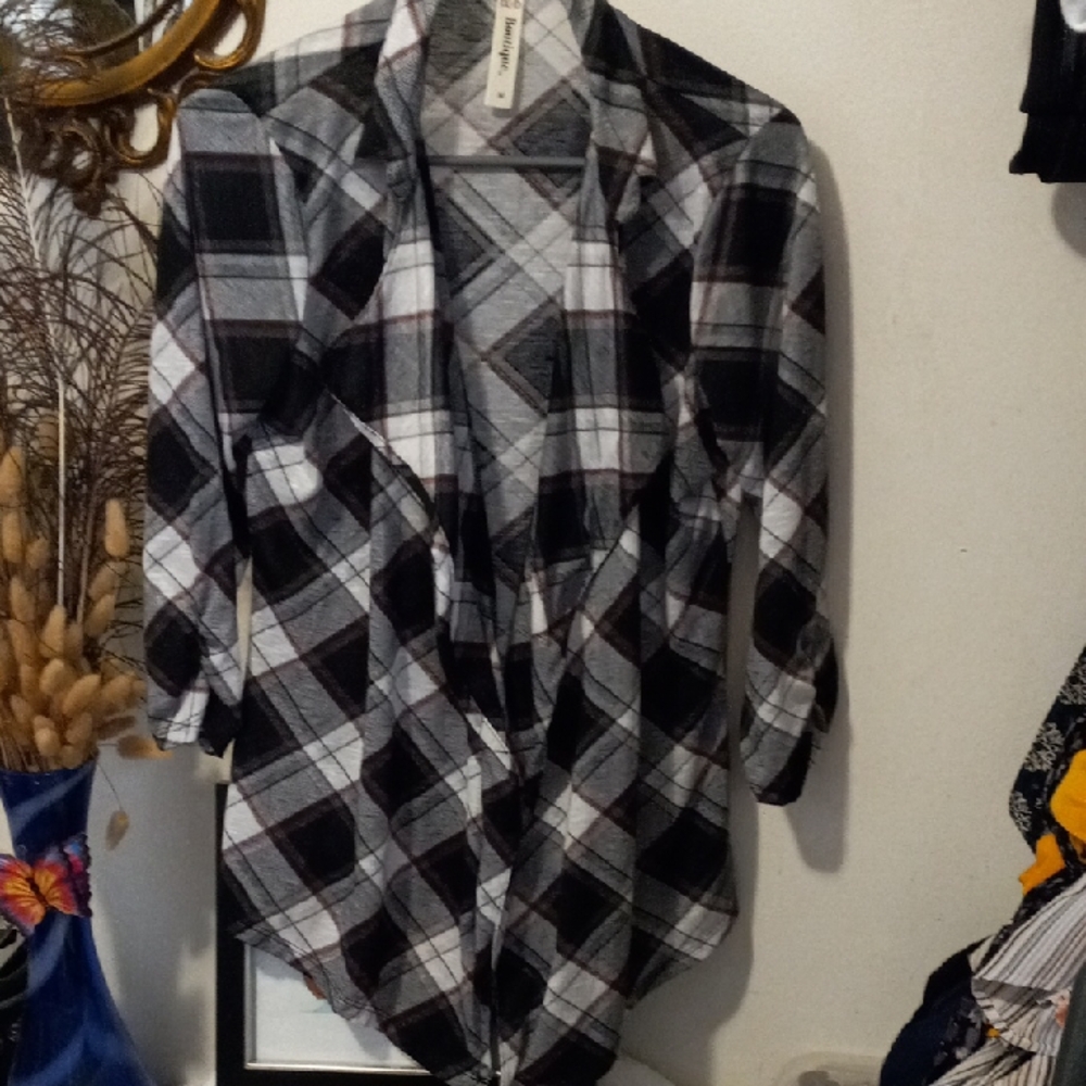 b&b Boutique Plaid Top in Gray and Red